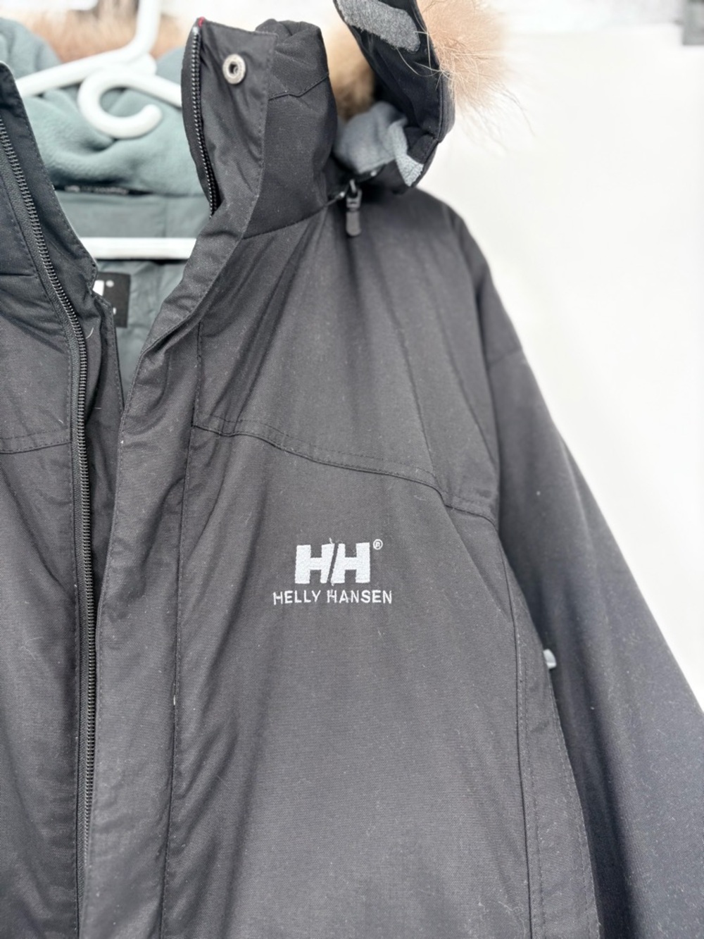 Men’s Helly Hansen Down Parka with Raccoon Hood - Picture 5 of 14